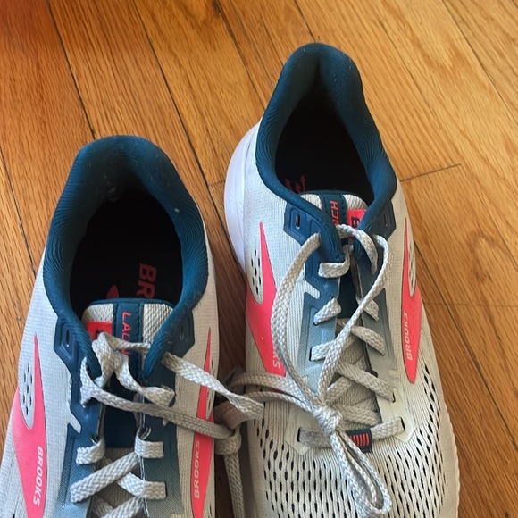 Brooks Launch 8 Women’s 7.5 Light Blue and Pink - Picture 3 of 4